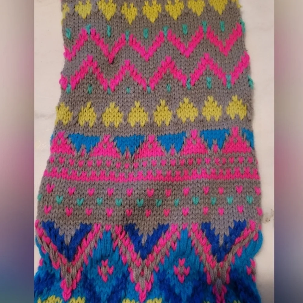NWT Old Navy Neon Pink Blue Yellow Chevron Multicolor Modern Knit Fringe Scarf